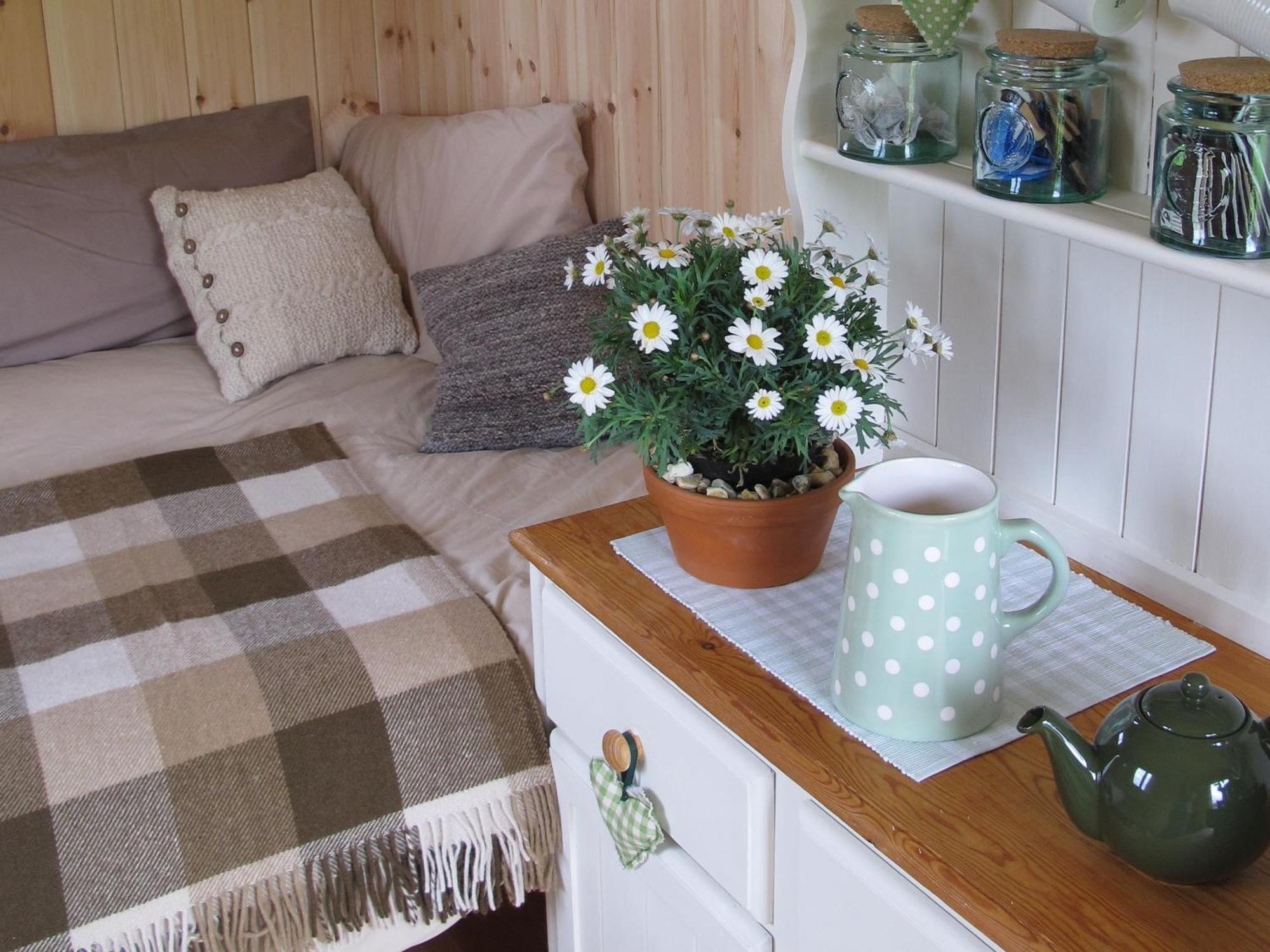 Marshwood Farm B&B And Shepherds Hut Dinton  Kültér fotó